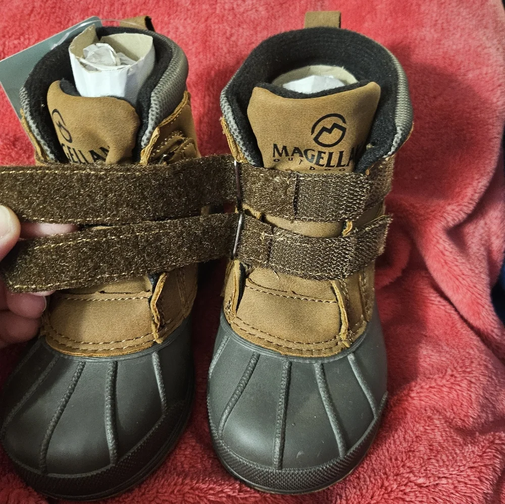 Size 7- Magellan Outdoors Toddlers' All‎ Weather Duck Boots